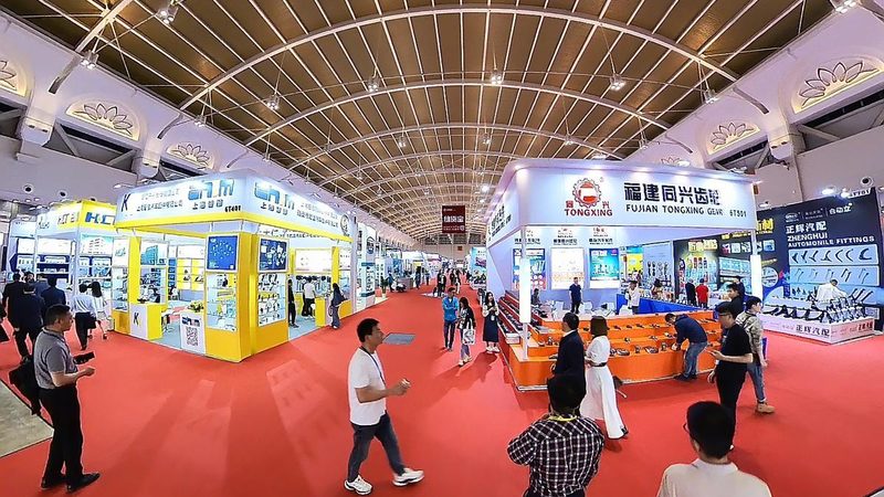 汽车摩托车灯具定制区别：专业定制与通用件的较量